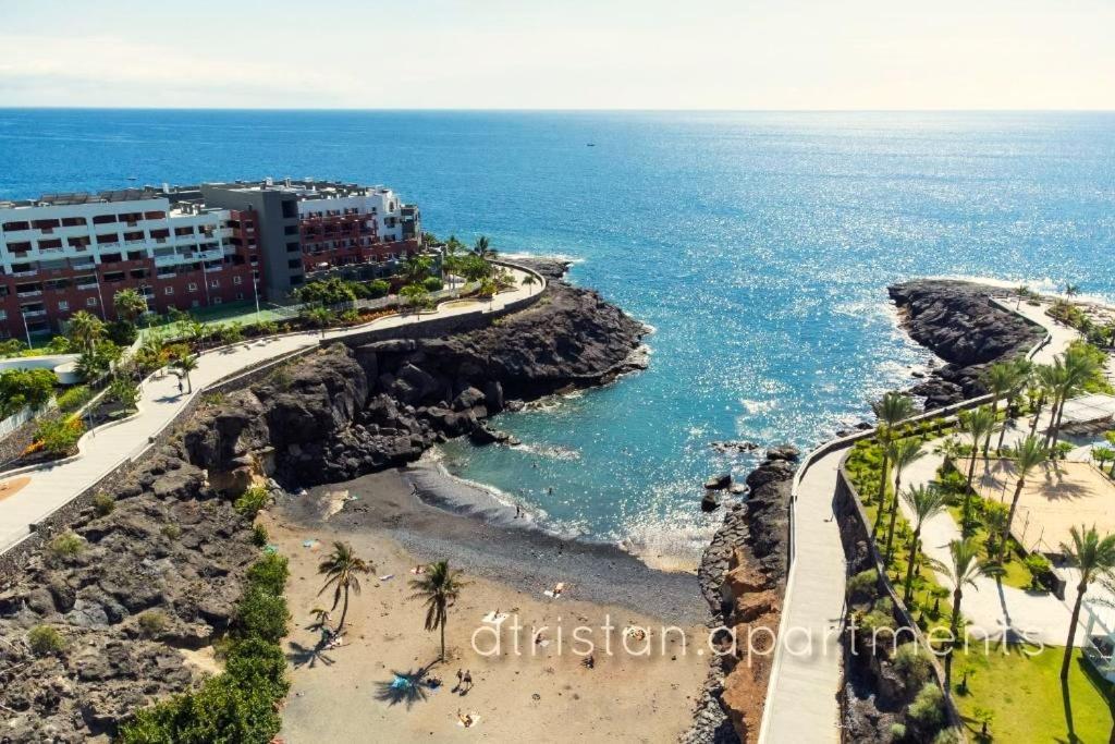 Skyline View Apartment - Free Private Parking Including & Guest Bonus Адехе Екстериор снимка