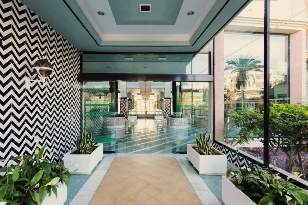 Skyline View Apartment - Free Private Parking Including & Guest Bonus Адехе Екстериор снимка