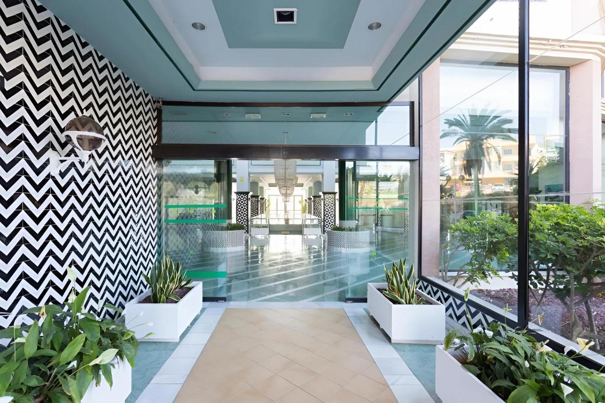 Skyline View Apartment - Free Private Parking Including & Guest Bonus Адехе Екстериор снимка
