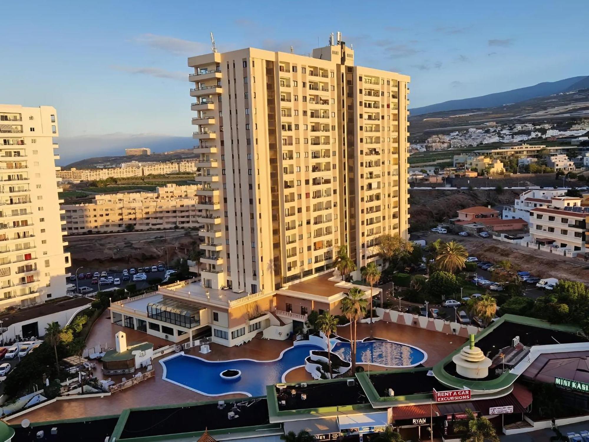 Skyline View Apartment - Free Private Parking Including & Guest Bonus Адехе Екстериор снимка
