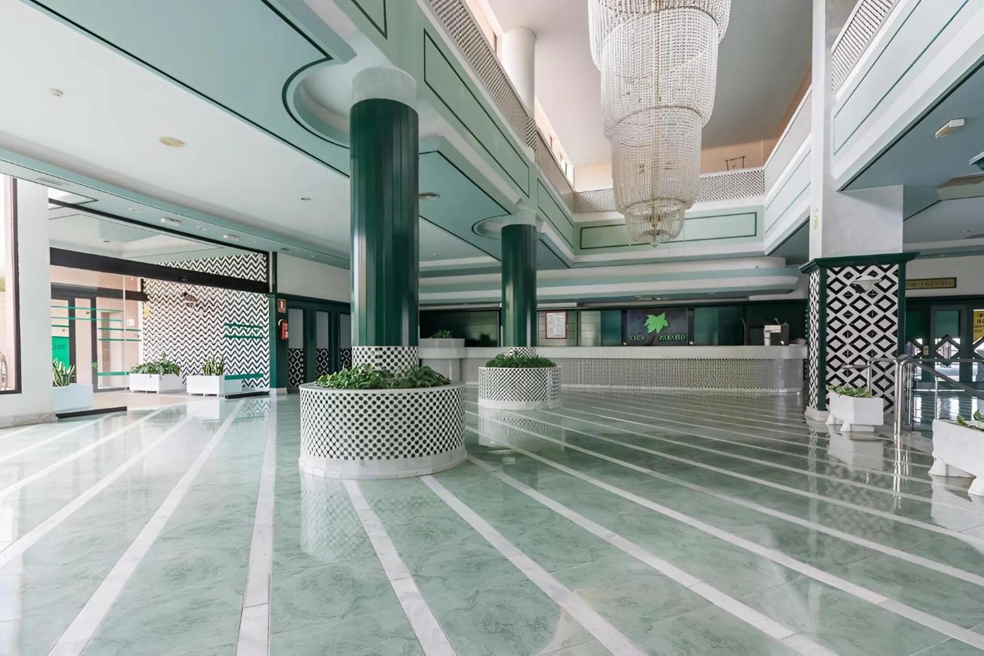 Skyline View Apartment - Free Private Parking Including & Guest Bonus Адехе Екстериор снимка